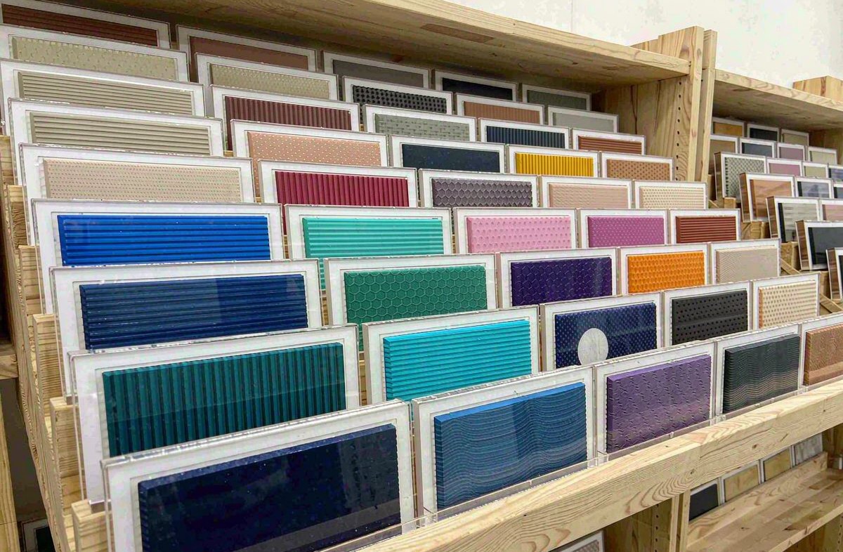 样品展示架上的聚氨酯样块